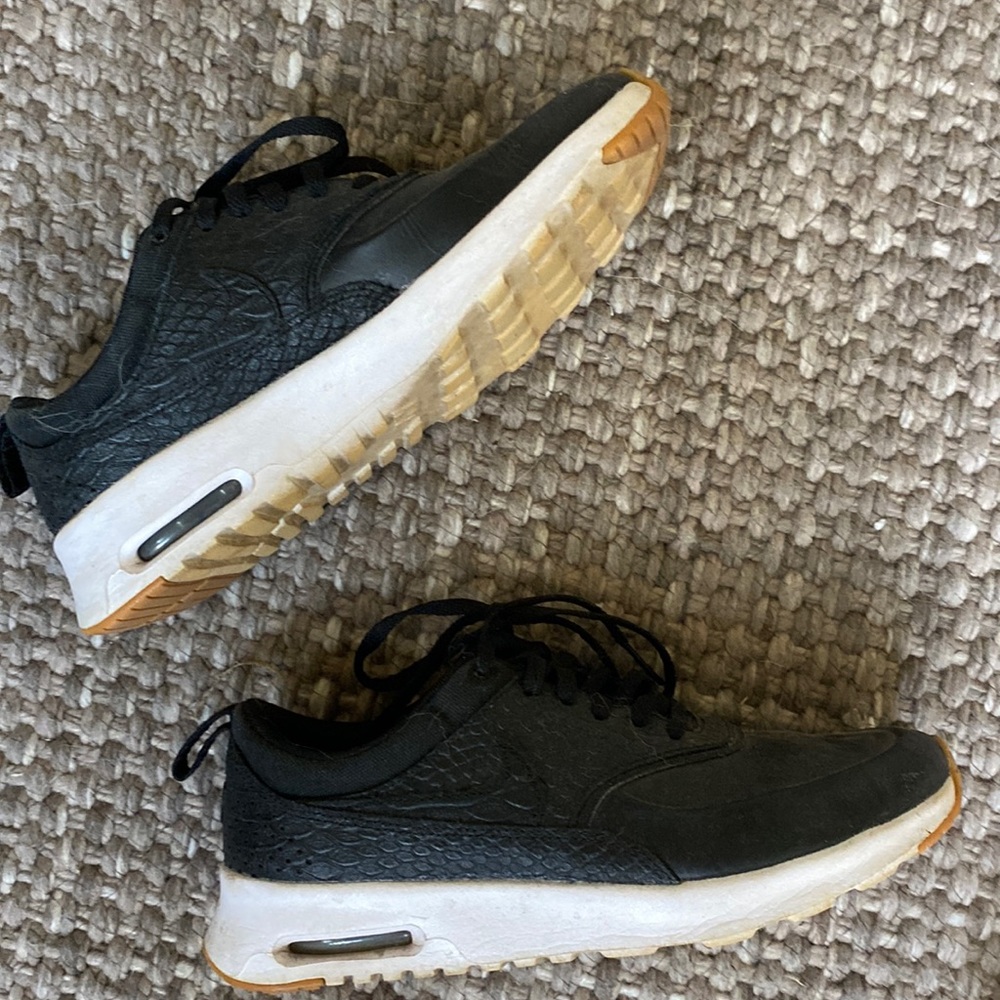 NIKES